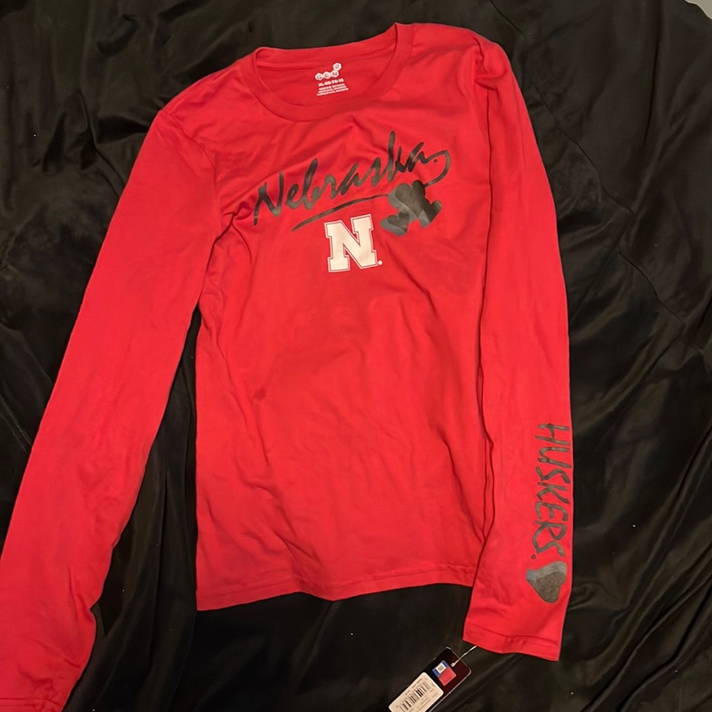 NWT Woman’s long-sleeve tee-short by GEN2. Nebraska size XL Red.